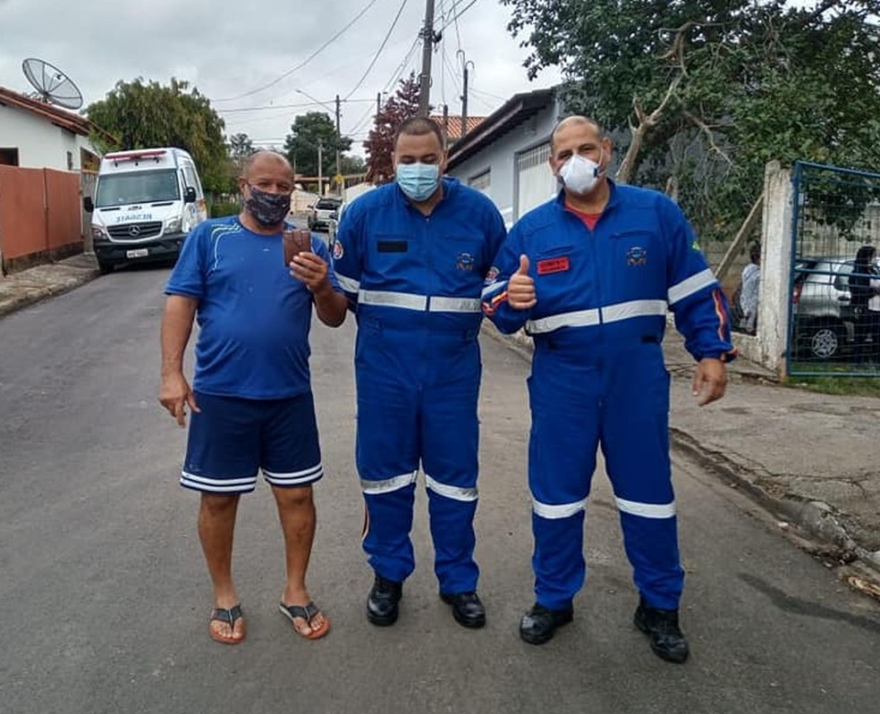 Socorristas de Porto Feliz (SP) devolvem carteira com mais de R$ 900 achada na rua — Foto: Arquivo pessoal