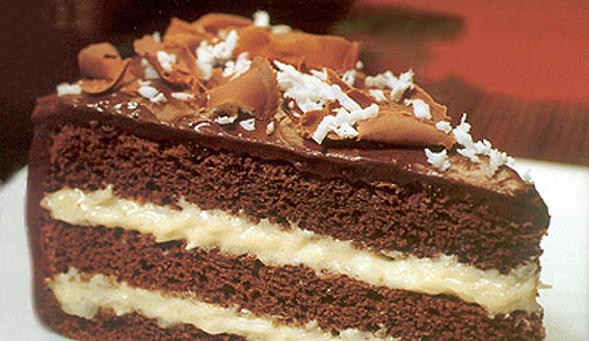 como fazer bolo de aniversario de chocolate com recheio de prestigio