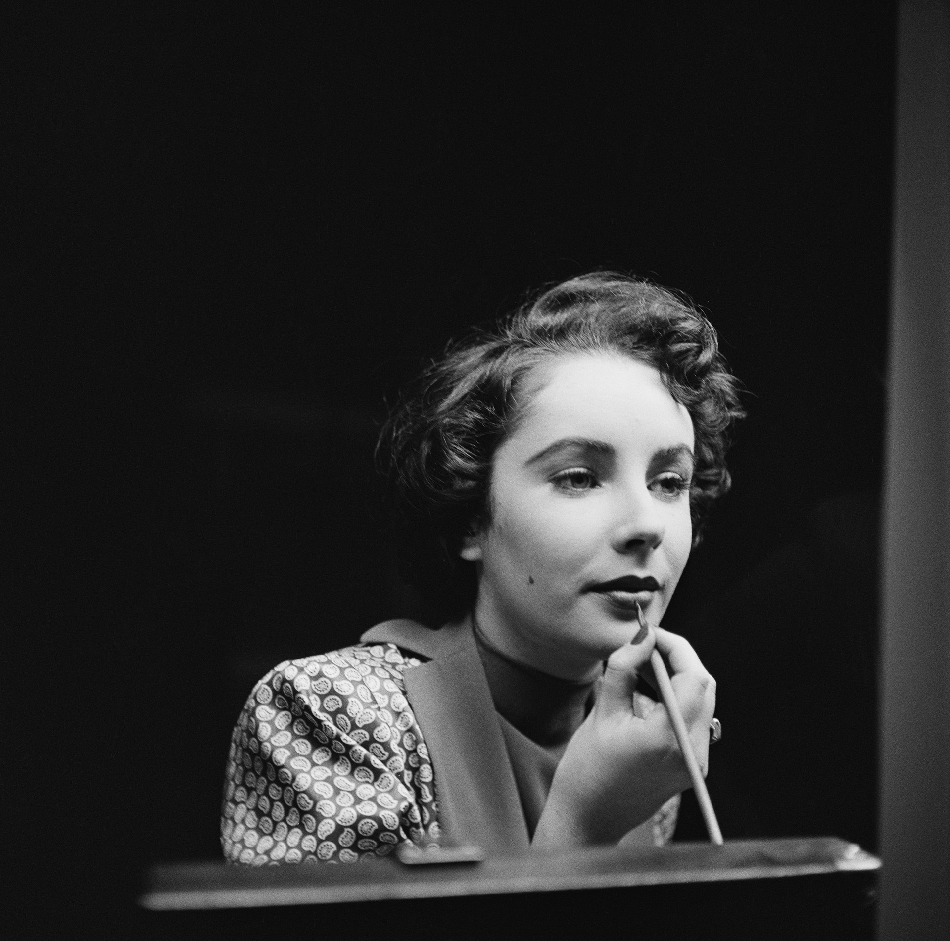 A renomada atriz de ‘Cleópatra’ (1963), ‘Gata em Teto de Zinco Quente’ (1958) e ‘Quem Tem Medo de Virginia Woolf’ (1966) submeteu-se a uma radioterapia para câncer de pele em 2001. A artista faleceu em 2011 por problemas relacionados ao coração. (Foto: Getty Images)