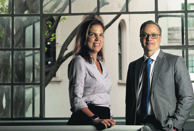 Marina Fontoura, da Yduqs, e Kenneth Almeida, da Hapvida/Intermédica: carga horária e exigências de uma residência — Foto: Silvia Costanti/Valor