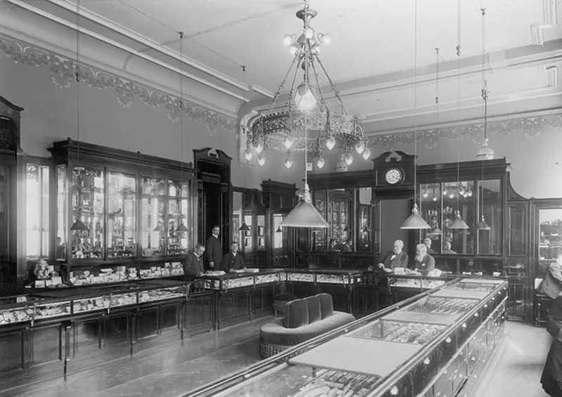 Loja Peter Carl Fabergé, em 1910, em São Petersburgo, Rússia (Foto: EPA via BBC)