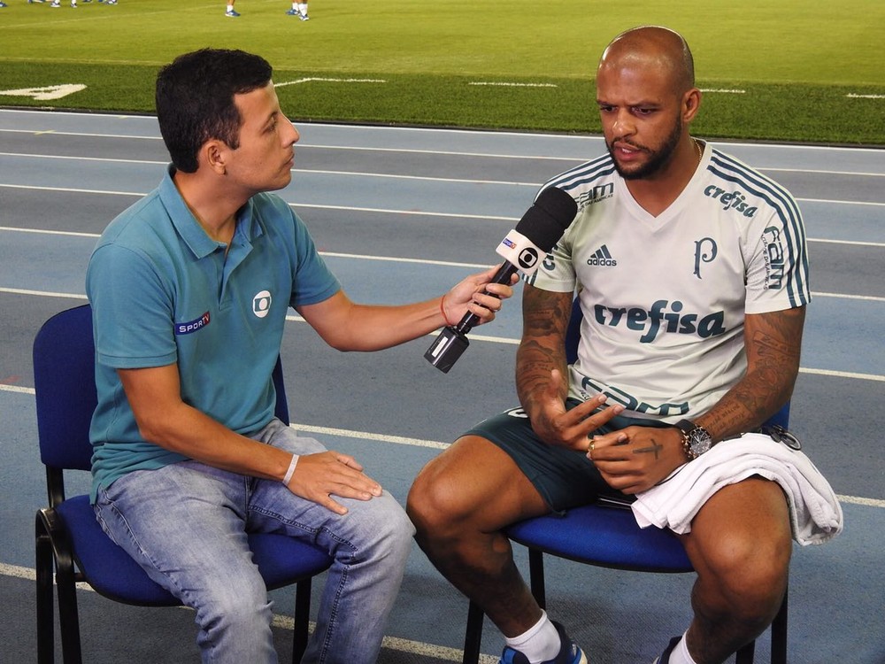 Felipe Melo se desculpa com Mier por soco