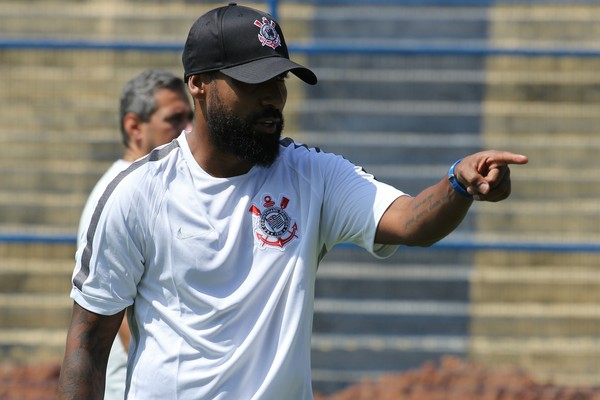 Coelho guia sub-20 do Corinthians e dá recado: 