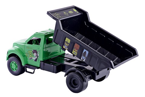 De plástico, o caminhão possui caçamba basculante. Ideal para a criança encher de areia, terra, pedrinhas ou até outros brinquedos. Da Multibrink, R$ 49,99. (Foto: Guto Seixas) 