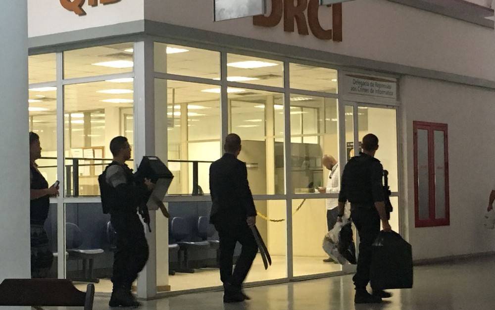 Agentes apreenderam facões durante operação limpidus