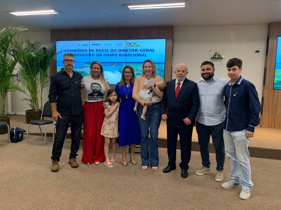 Filhos, mulher, irmão e cunhada de Marcelo Arruda em encontro com Lula nesta quinta (16). — Foto: Arquivo pessoal 