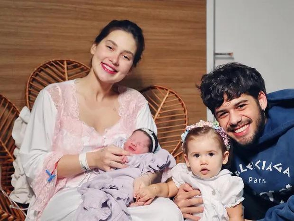 Virginia Fonseca e Zé Felipe fazem primeira foto de família com as duas ...