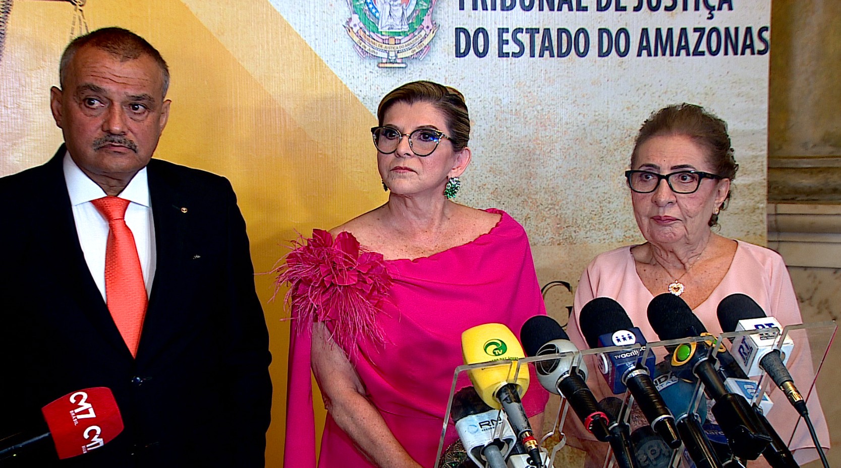 Novos dirigentes do TJAM tomam posse em solenidade no Teatro Amazonas