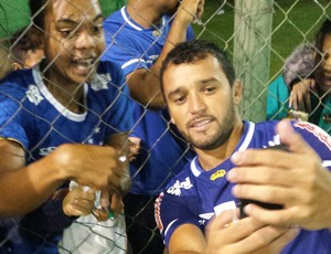 Festa em Ibirité: Cruzeiro vive noite diferente em amistoso na Grande BH