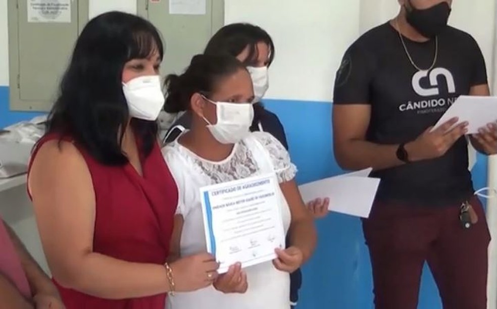 Servidores da UBS foram homenageados e ganharam diploma pelo serviço prestado  — Foto: Reprodução/Rede Amazônica Acre