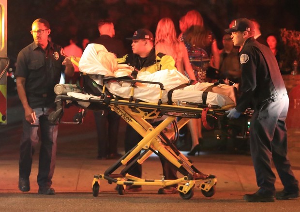 West Hollywood, CA  - Not everything was picture perfect at Kyle Jenner's 21st birthday bash as mystery blonde girl was hauled out face-down on a stretcher from Delilah Nightclub in the middle of the festivities.Pictured: GuestBACKGRID USA 10 AUGU (Foto: GAMR / BACKGRID)