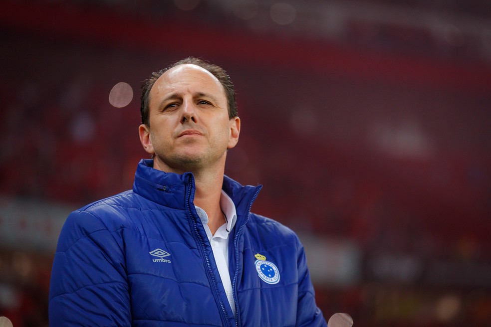 Rogério Ceni tem oito jogos no comando do Cruzeiro; duas vitórias, dois empates e quatro derrotas — Foto: Vinnicius Silva / Cruzeiro