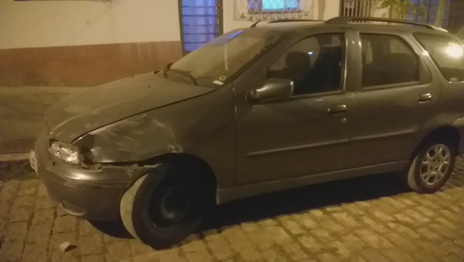 Motorista bate em vários veículos durante fuga da polícia em Piracicaba
