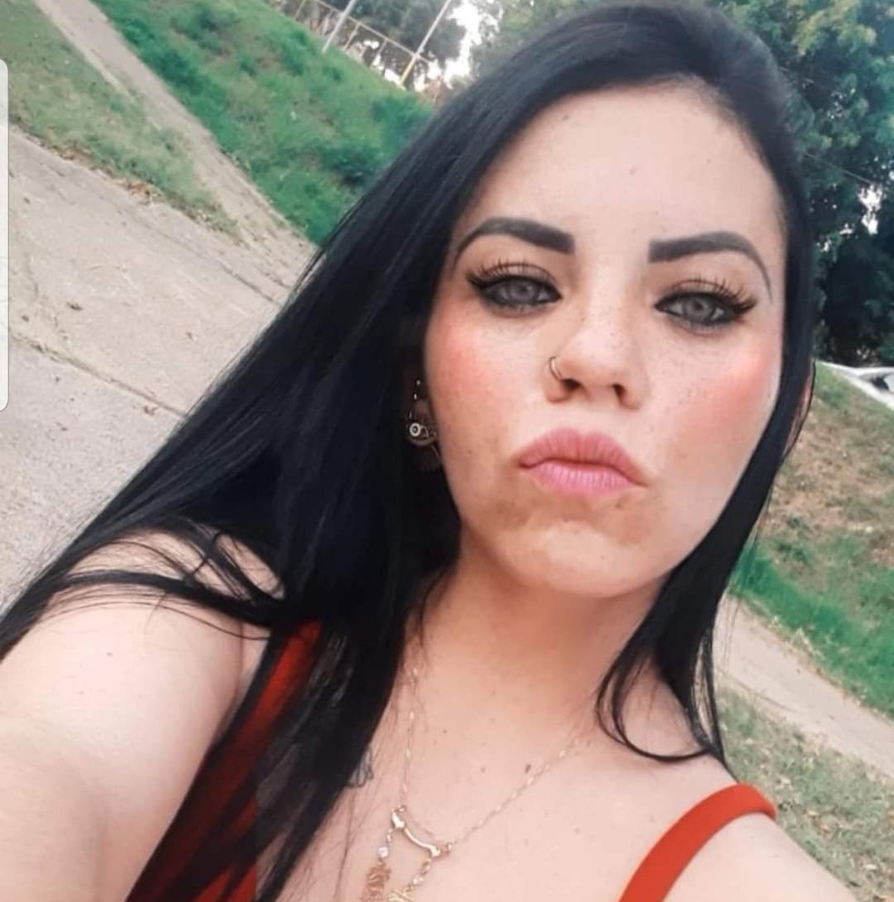 Edilaine Alves Toledo Correia, de 27 anos, foi achado por moradores perto de um córrego, no Jardim Guaíba — Foto: Reprodução/Facebook