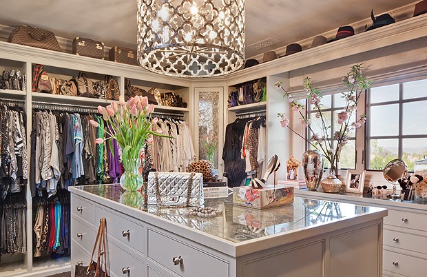 O incrível closet de Khloe (Foto: Divulgação/Jeff Andrews)