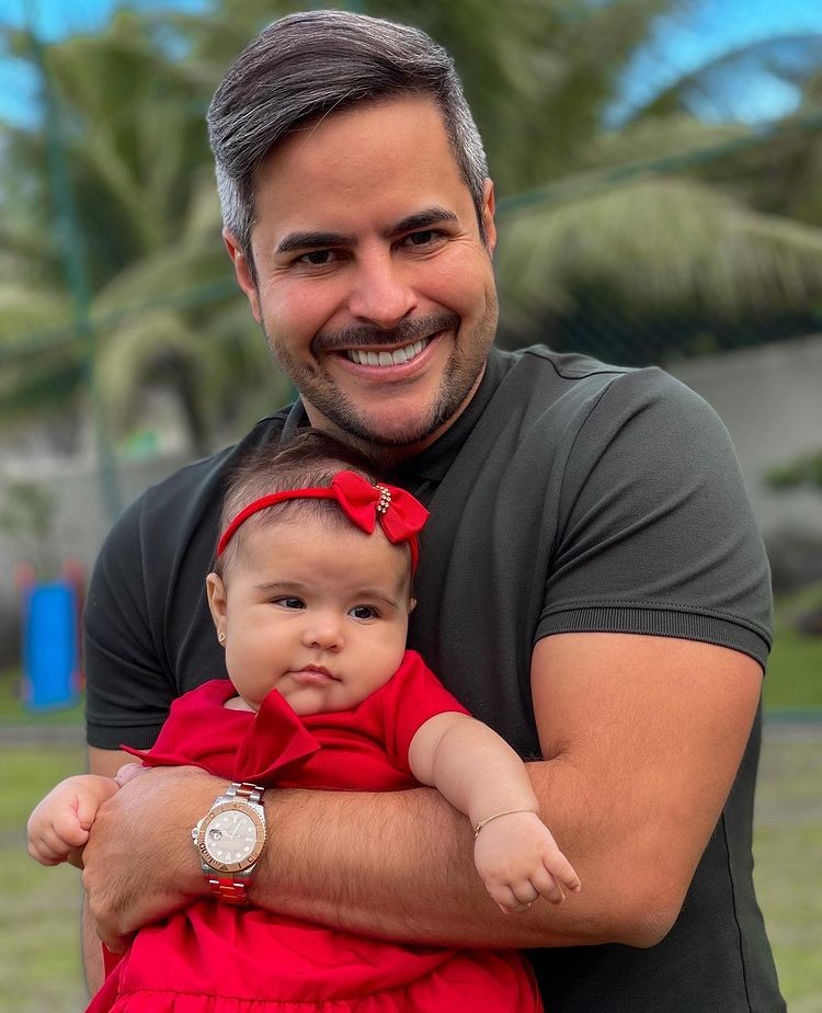 Kaká Diniz e a filha Zaya (Foto: Reprodução: Instagram)