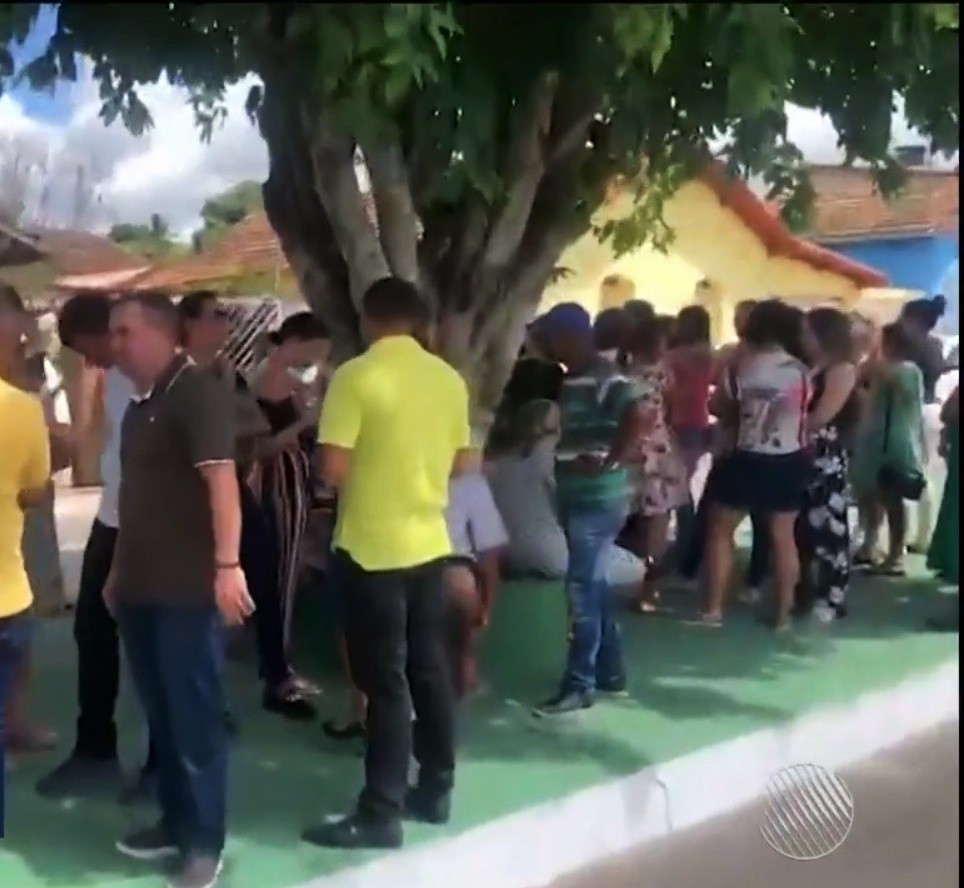 Corpo de médico morto a facadas no ES é enterrado no interior da Bahia
