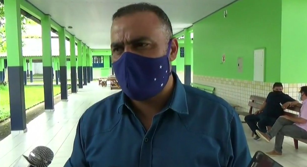 Prefeito de Cruzeiro do Sul, Ilderlei Cordeiro, anunciou a reabertura de algumas atividades na cidade — Foto: Reprodução/Rede Amazônica Acre