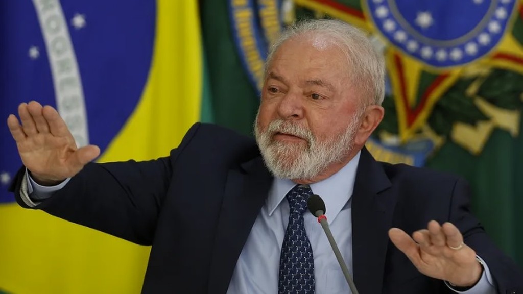 Para o presidente Luiz Inácio Lula da Silva, o assunto deveria ter sido discutido com a equipe