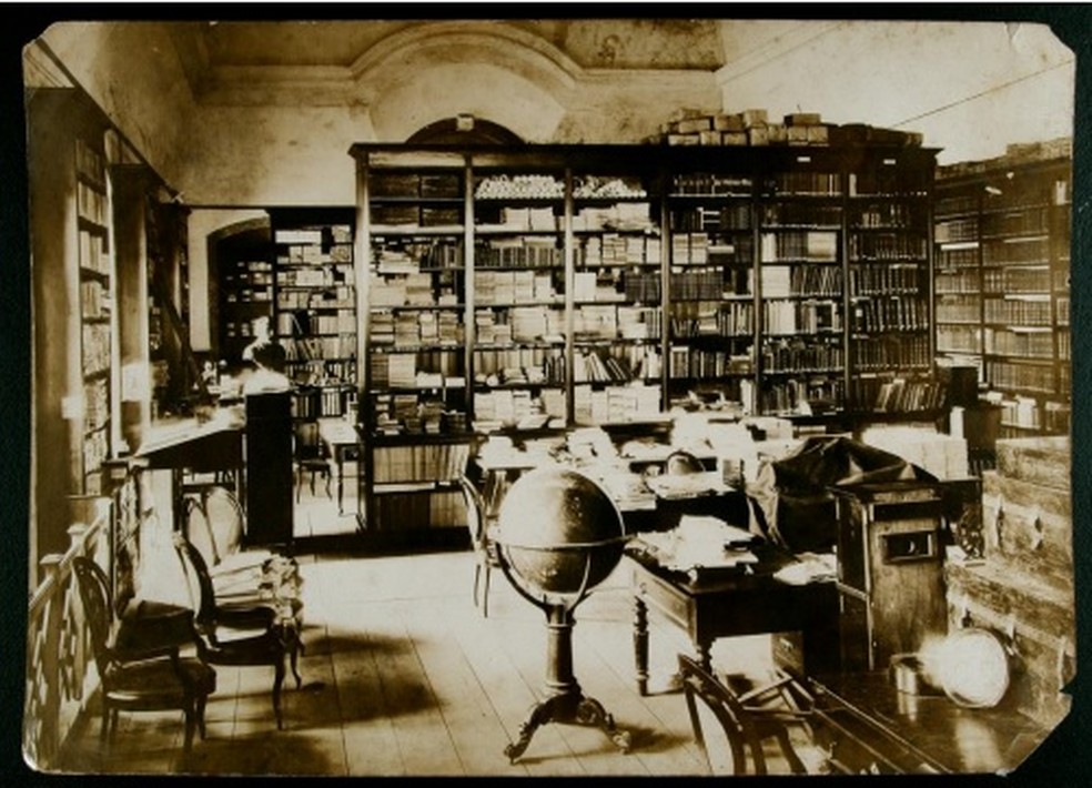 Biblioteca da Escola Politécnica da UFRJ no começo do século XX — Foto: Divulgação/ UFRJ
