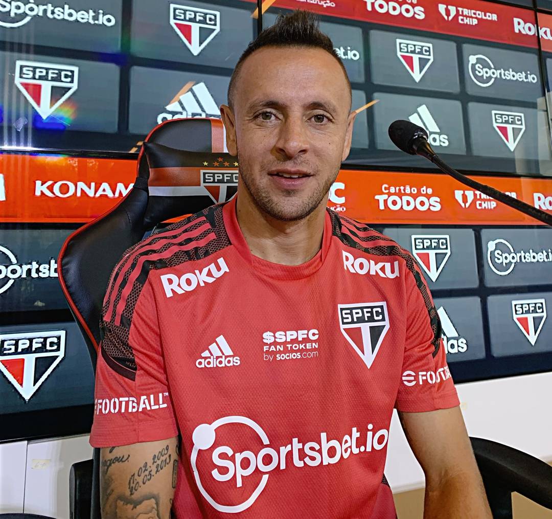 Rafinha dá entrevista coletiva no São Paulo