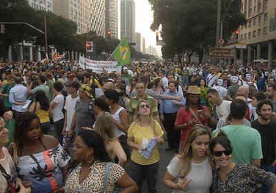 Manifestação pelo Brasil: 16 o maracas nas ruas (Foto: Agência Brasil)
