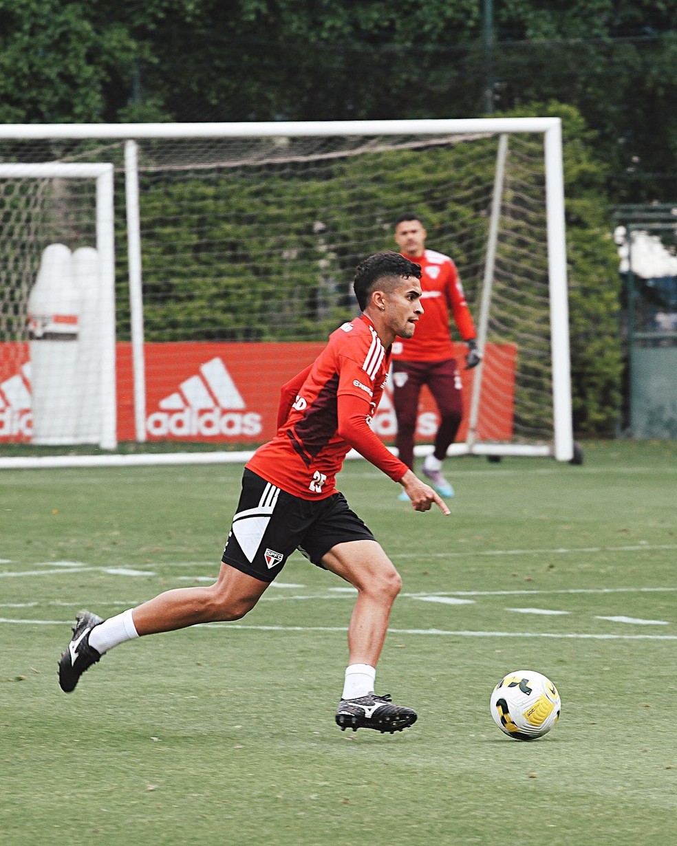 Rodrigo Nestor em atividade no treino do São Paulo desta terça — Foto: Divulgação