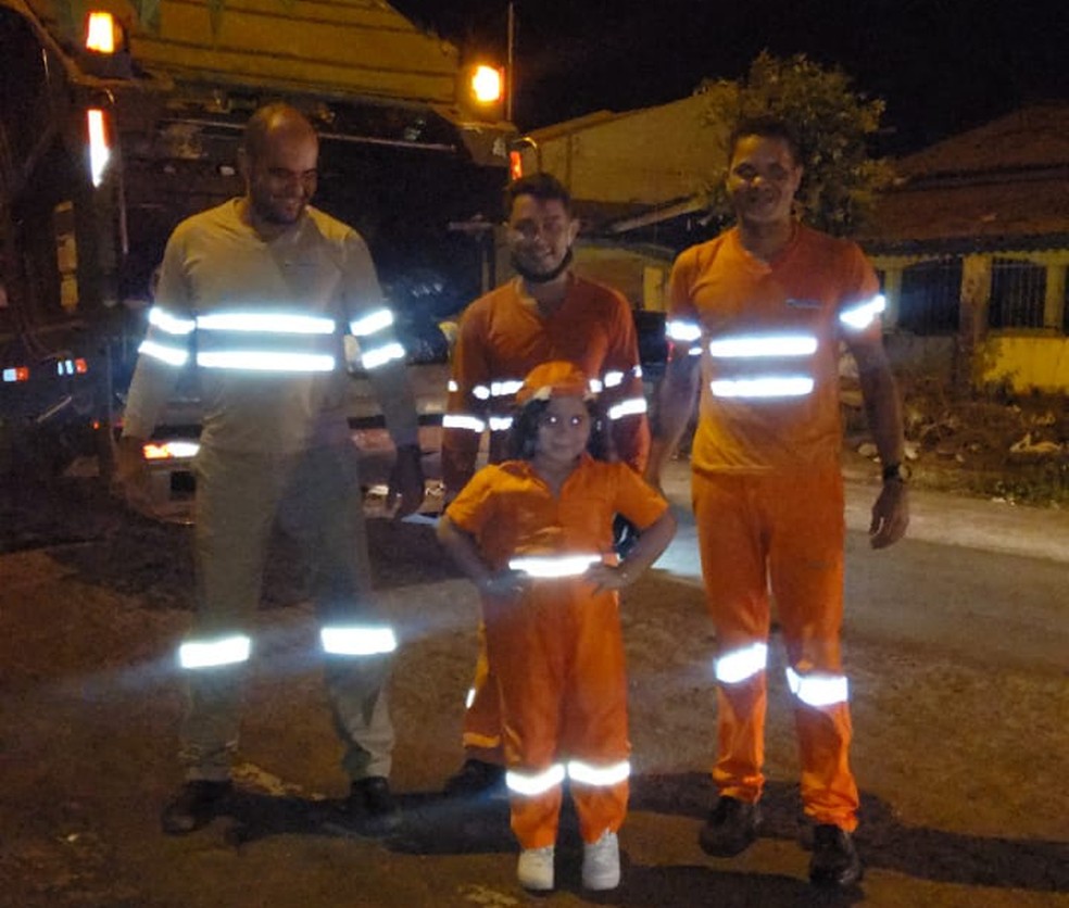 Ela fez bolo para os trabalhadores — Foto: Arquivo pessoal