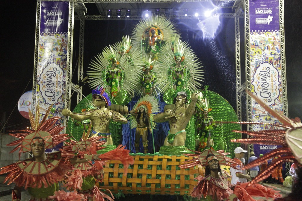 Flor do Samba desfilando na Passarela do Samba no carnaval 2020, em São Luís — Foto: De Jesus