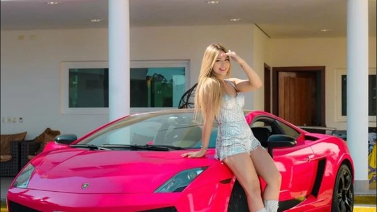 Lamborghini da Melody tem multas pendentes, cor errada e IPVA de R$ 15 mil
