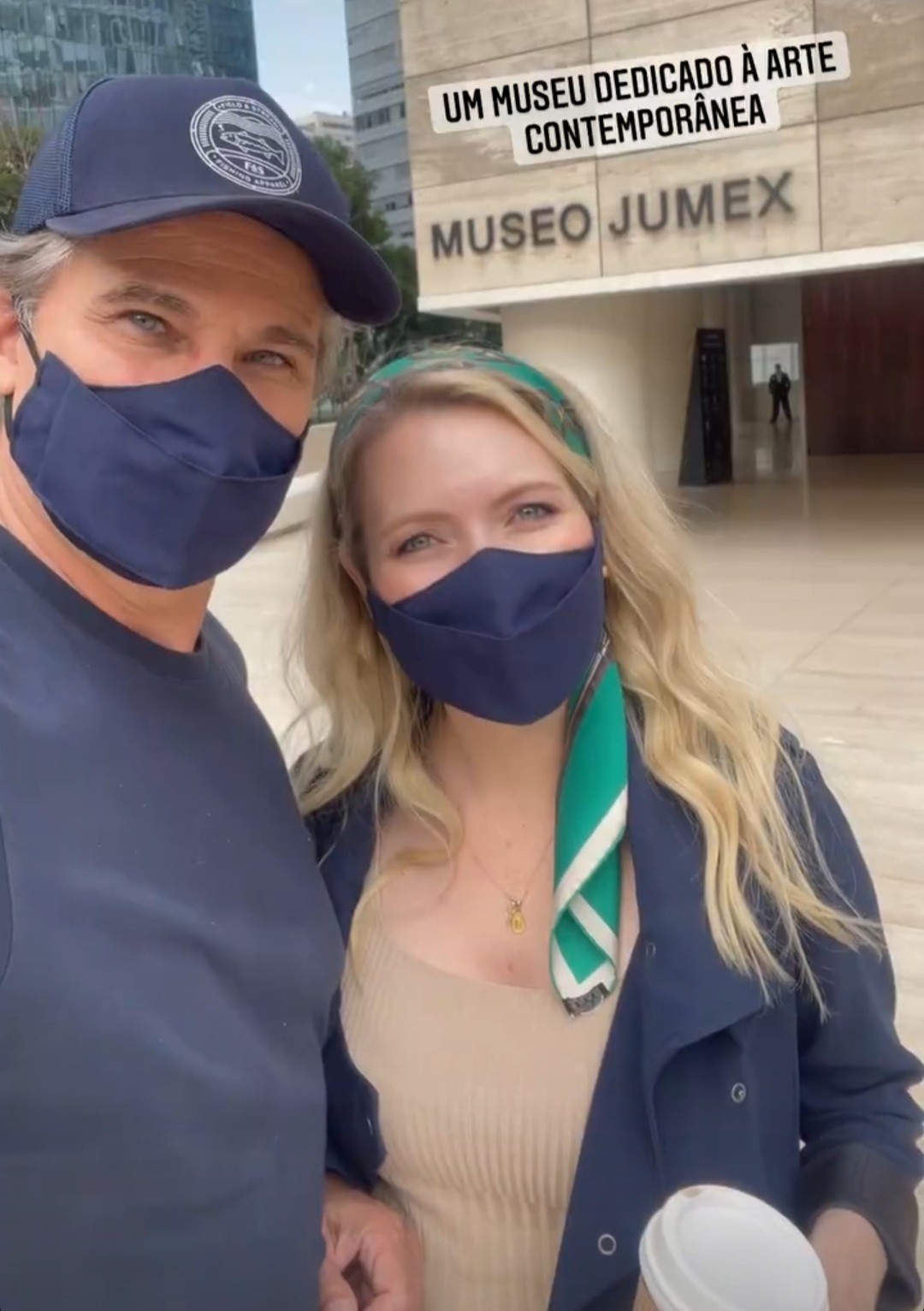 Edson Celulari e Karin Roepke visitam museu no México (Foto: Reprodução / Instagram )