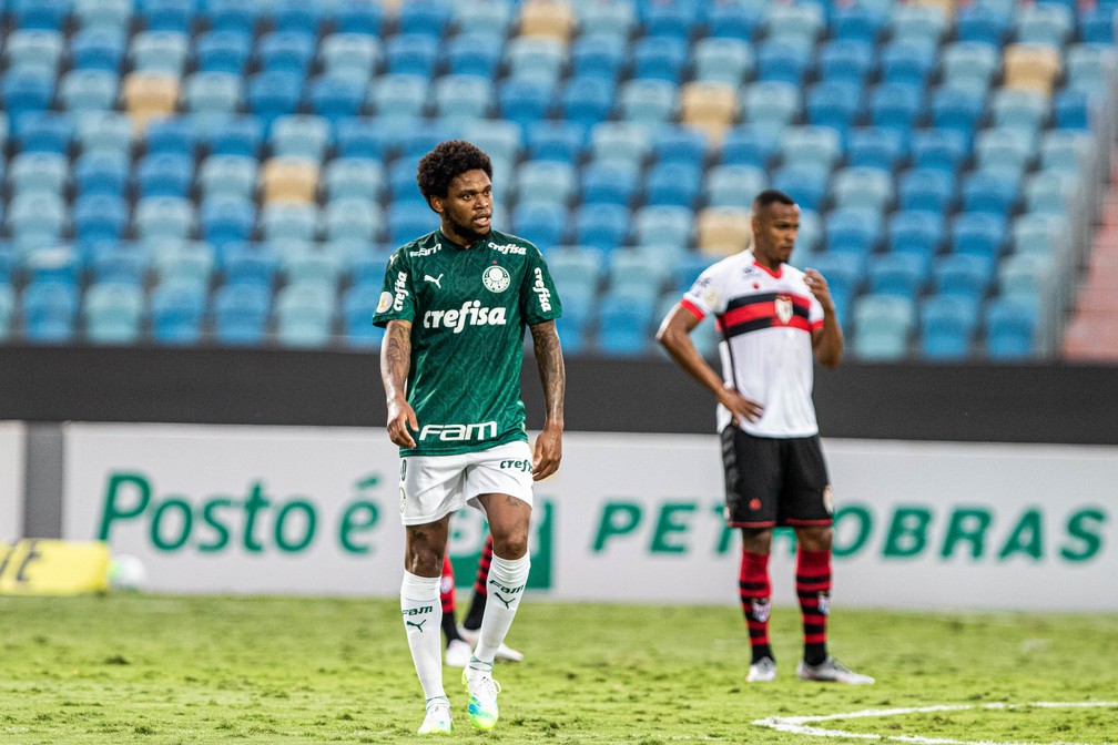 Luiz Adriano faz dois gols e festeja fim de jejum no Palmeiras: 