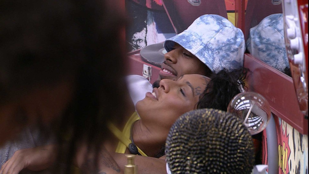 Brincadeiras entre Linn da Quebrada e Paulo André no BBB 22 levam a web: à loucura: 'Amo esses dois juntos' — Foto: Globo