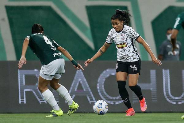 Corinthians dispensa atacante Miriã durante reestruturação do elenco de futebol.