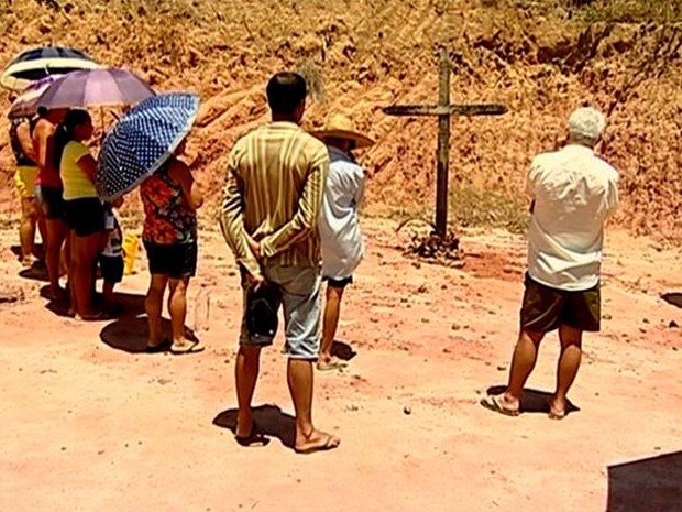 Para pedir chuva, produtores rezam no Espírito Santo (Foto: Reprodução/ TV Gazeta)