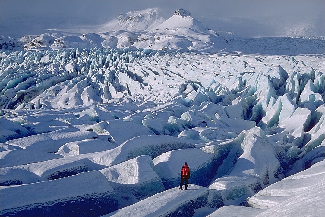 O microplástico pode estar afetando o comportamento da geleira Vatnajokull, na Islândia, de acordo com pesquisadores (Foto: Wikimedia Commons )