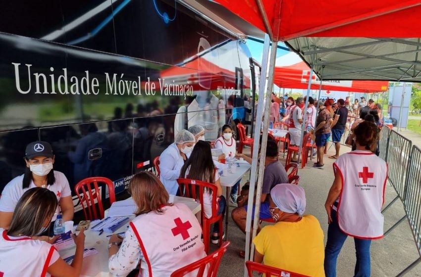 Ônibus da vacina tem novo cronograma em Maceió; veja lista de bairros