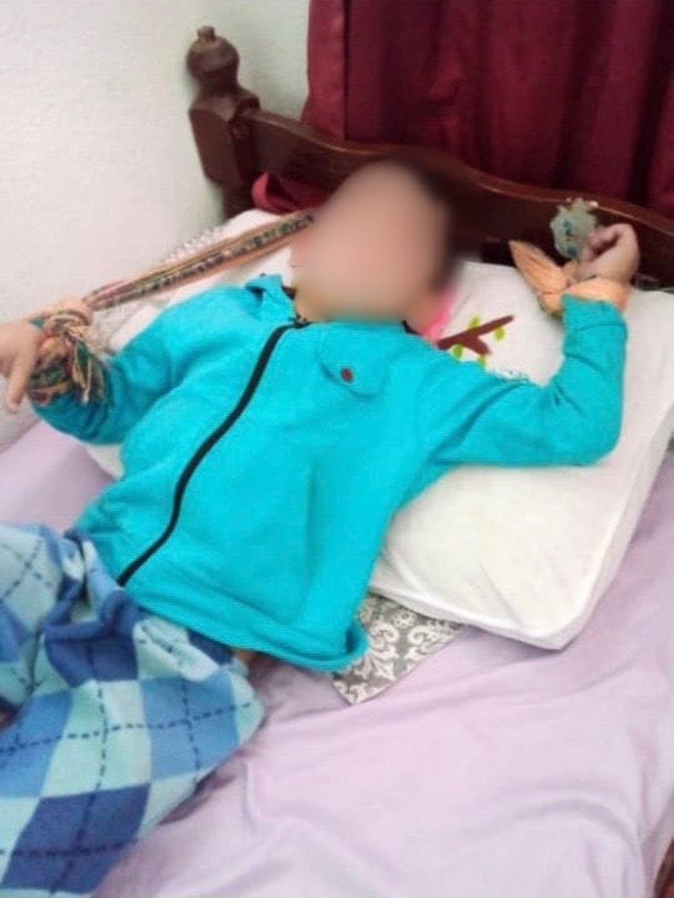 Mãe e padrasto são presos suspeitos de amarrar e torturar criança de 6 anos em Canoas | Rio Grande do Sul | G1