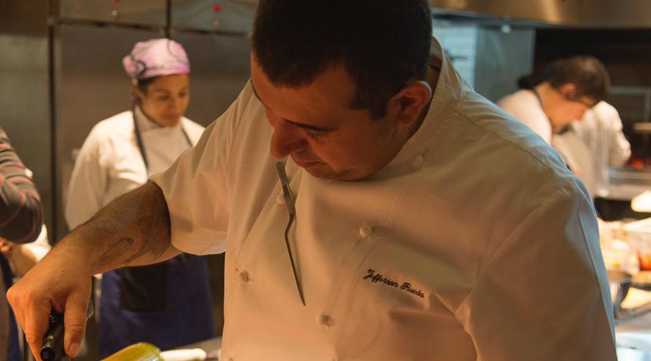 Jefferson Rueda, chef e proprietário do Casa do Porco (Foto: Reprodução/Facebook)
