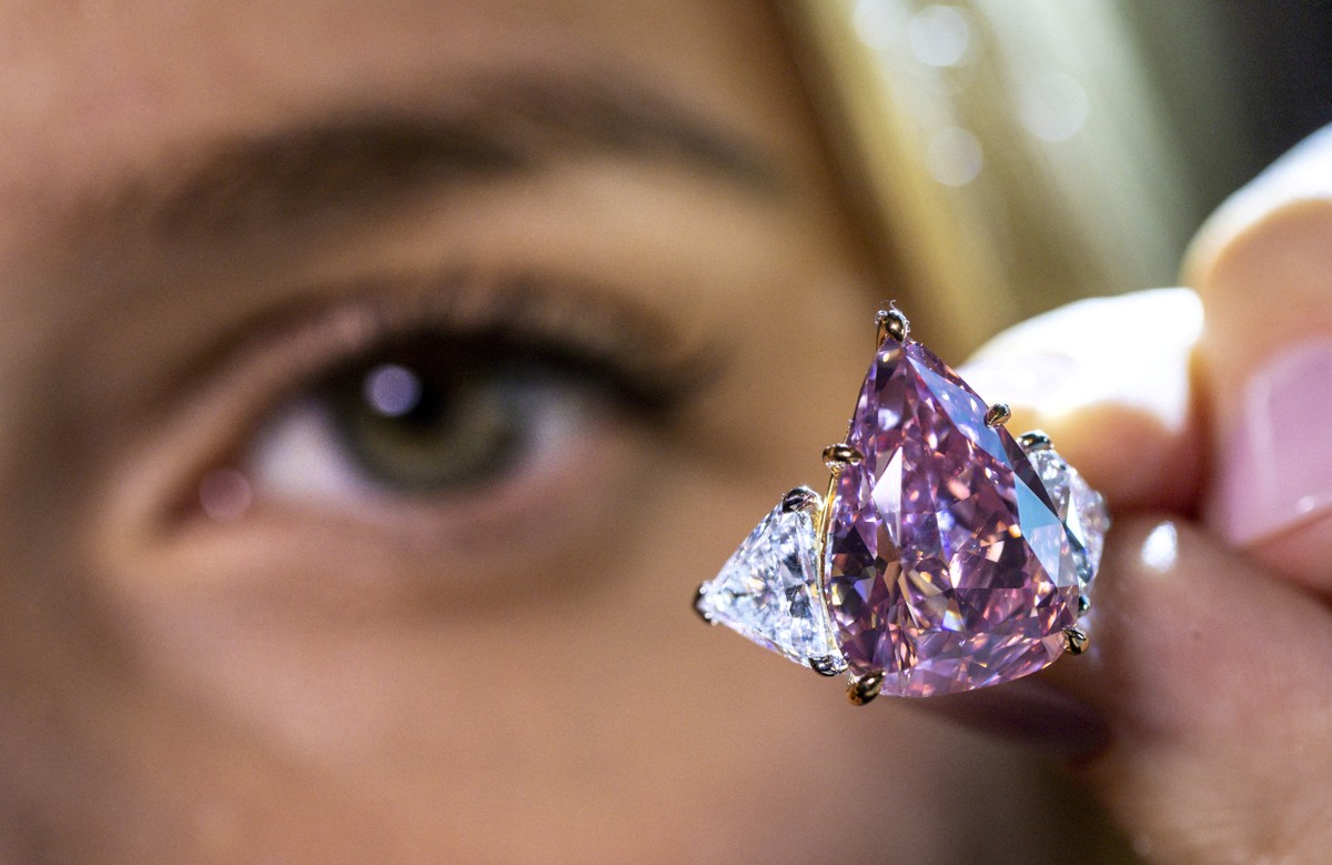 Diamante rosa de R$180 milhões vai a leilão na Suíça | Mundo | G1