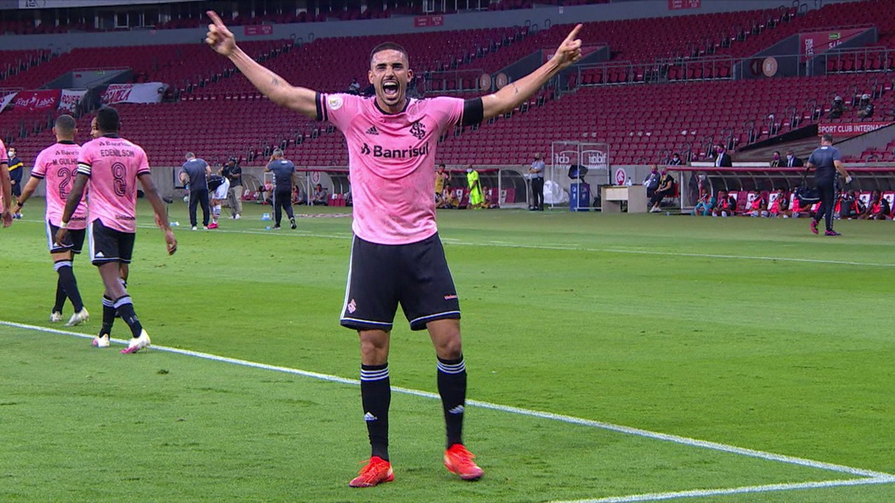 Gol do Internacional! Thiago Galhardo cobra o pênalti e marca, aos 38 do 2ºT