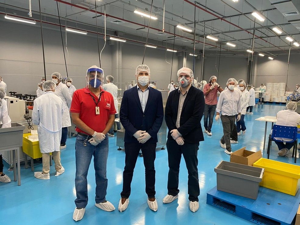 Ex-goleiro do Grêmio produz máscaras de proteção para exportar ao Brasil