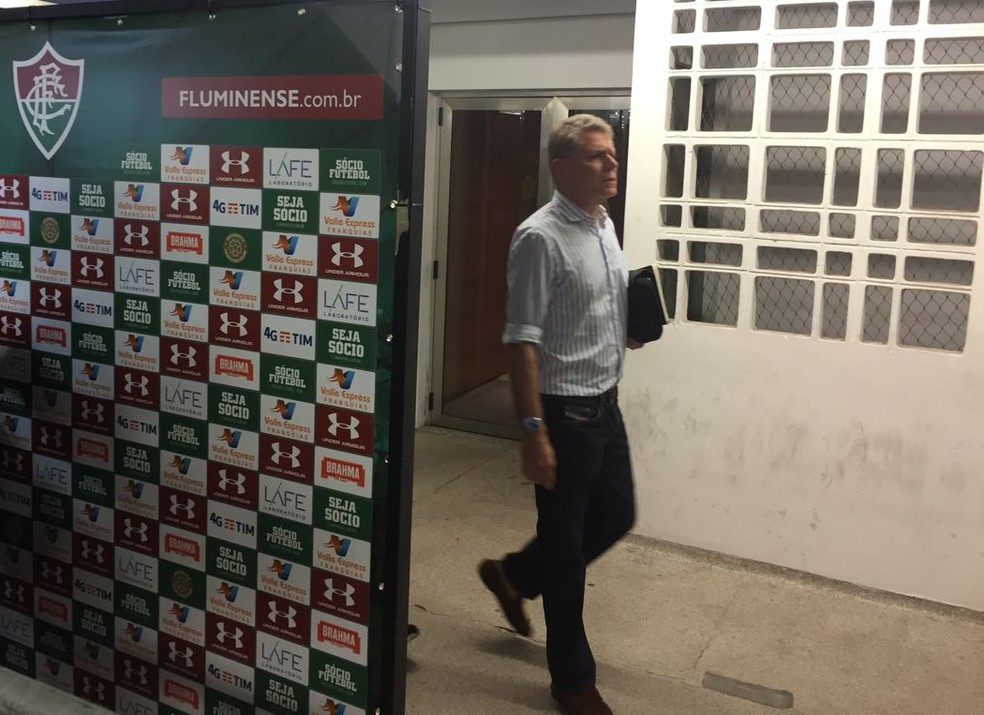 Paulo Autuori deixa MaracanÃ£ apÃ³s Fluminense x AtlÃ©tico-PR (Foto: Raphael Zarko)