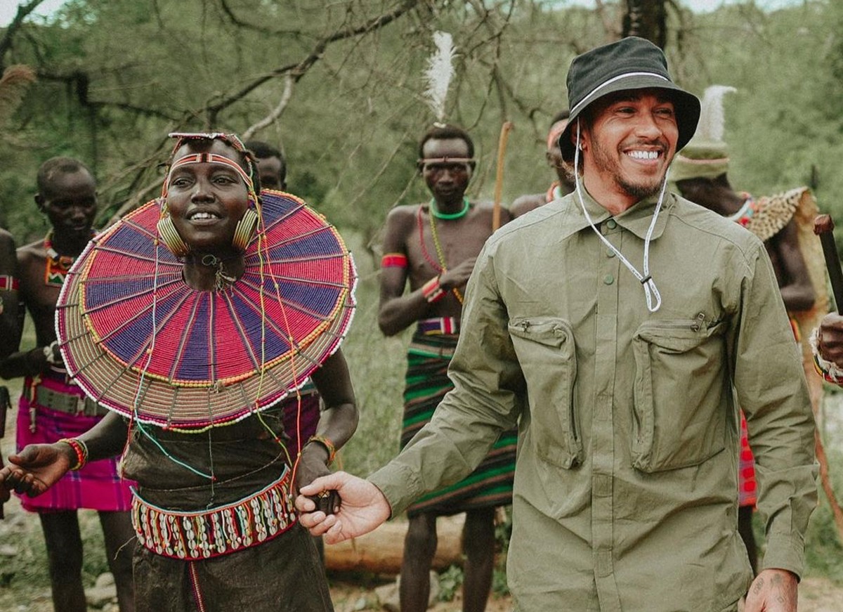 Lewis Hamilton durane viagem à África (Foto: Reprodução Instagram)