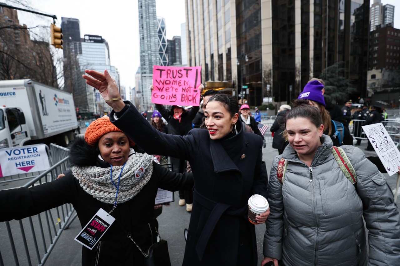Alexandria Ocasio-Cortez na Women's March em Nova York (Foto: Getty Images)