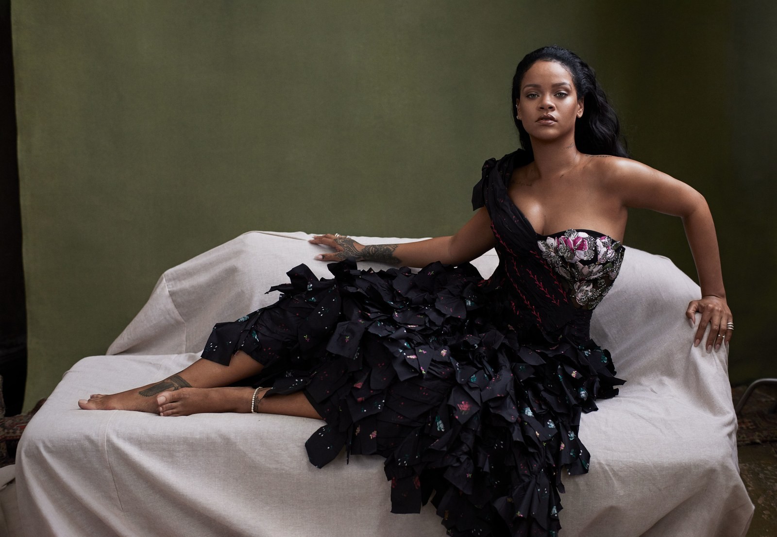 Rihanna na Vogue americana de outubro (Foto: Ethan James)