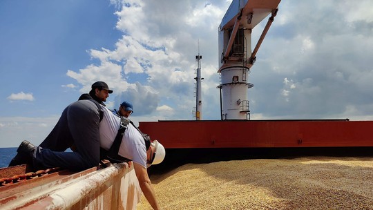 Navio com grãos ucranianos que vagava no Mediterrâneo encontra comprador na Turquia