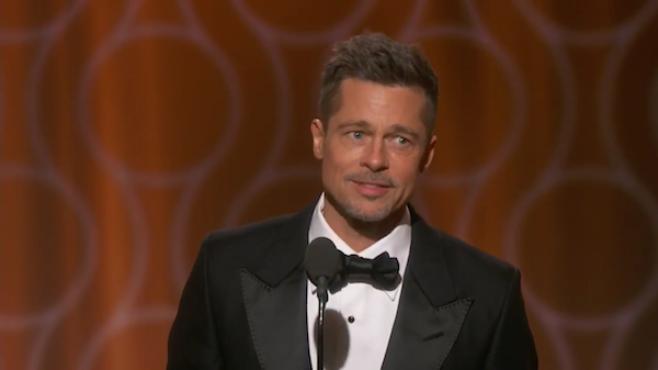 O ator Brad Pitt durante o Globo de Ouro 2017 (Foto: Reprodução)