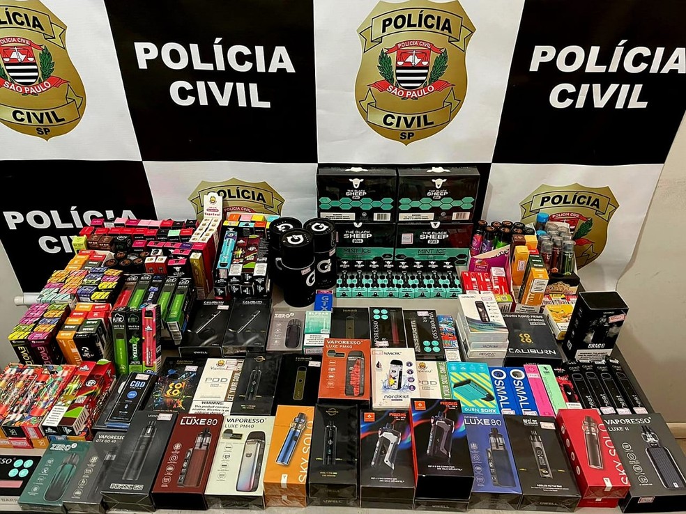 Comerciante foi preso em flagrante pelo crime de expor à venda de produto nocivo à saúde  — Foto: Polícia Civil/Divulgação