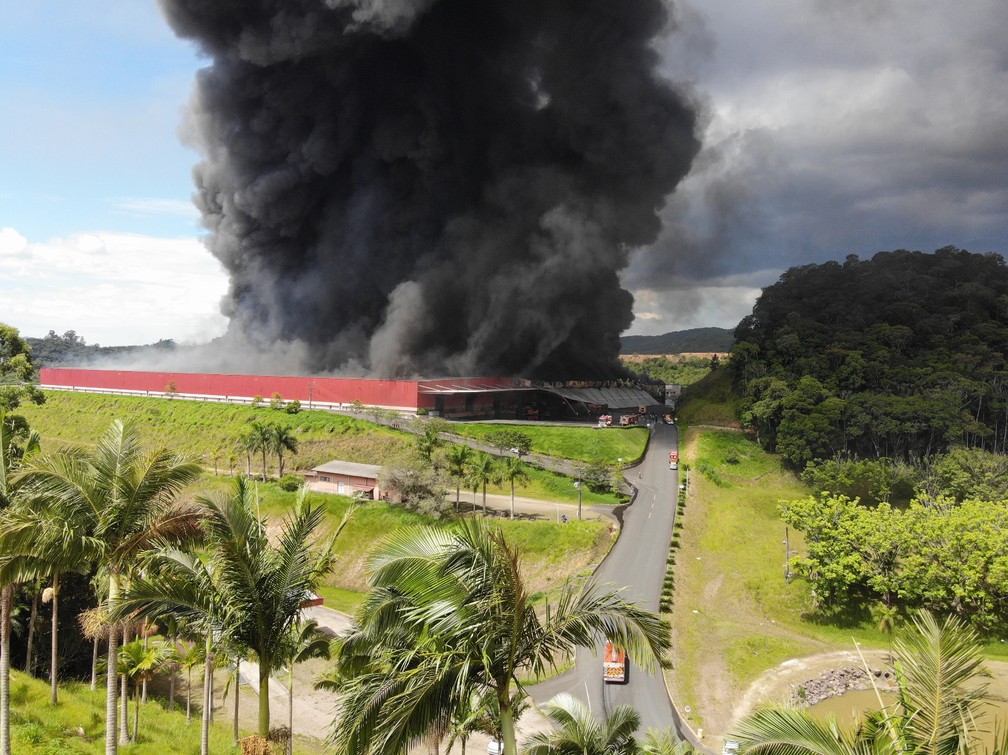 Incêndio atingiu mais de 70% da construção — Foto: Corpo de Bombeiros/ Divulgação